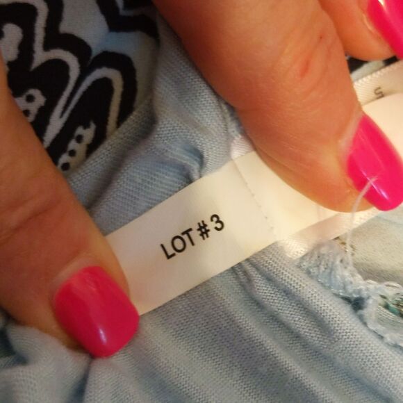 Express flutter sleeve v-neck top, powder blue w/ black paisley print,  size L - Picture 8 of 8